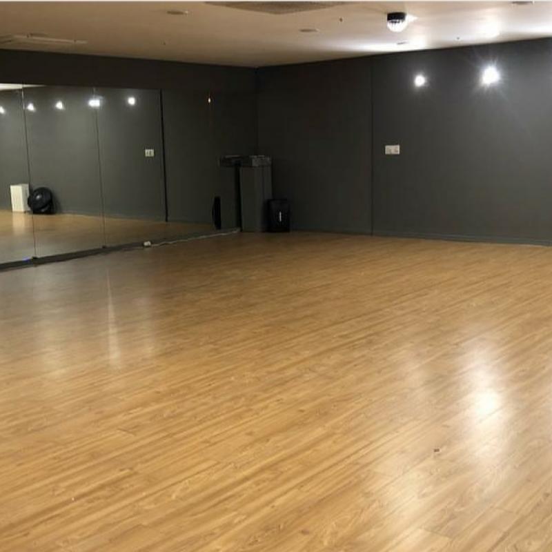 방이시장 입구에 위치한 짐포유 gx+사물함+운동복