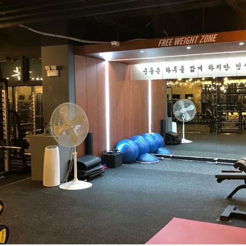 방이시장 입구에 위치한 짐포유 gx+사물함+운동복